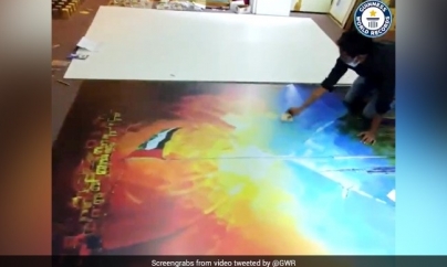DUBAI: Indian Expat In UAE Bags 19th Guinness Record With Giant Greeting Card