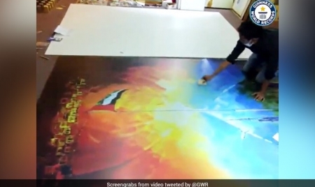 DUBAI: Indian Expat In UAE Bags 19th Guinness Record With Giant Greeting Card