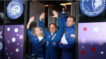 MOSCOW: Russian film team boldly shoot towards space station