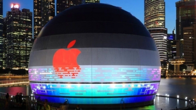 FLORIDA: Apple becomes first firm to hit $3tn market value
