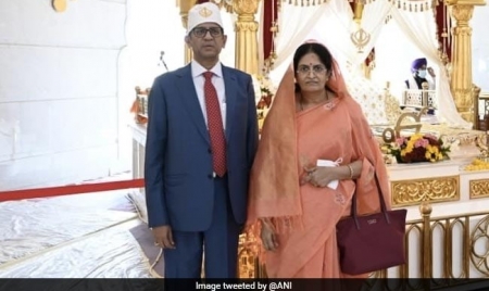 DUBAI: Chief Justice Of India NV Ramana Visits Gurdwara In Dubai