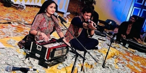 ATLANTA: Dollars “Rain” At US Concert As Gujarati Singer Raises $300,000 For Ukraine