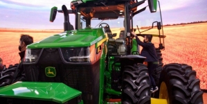 LONDON: John Deere unveils automated tractor at CES show