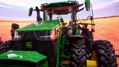 LONDON: John Deere unveils automated tractor at CES show