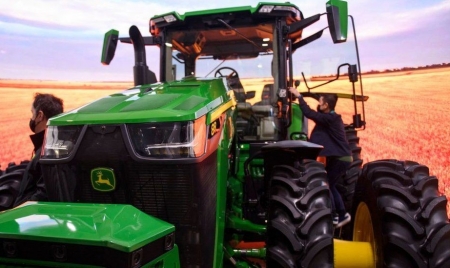 LONDON: John Deere unveils automated tractor at CES show