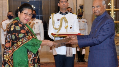 DHAKA: Envoys of five nations present credentials to President of India