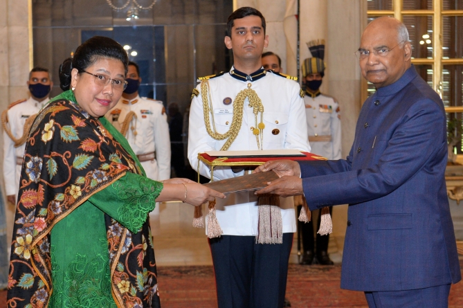 DHAKA: Envoys of five nations present credentials to President of India
