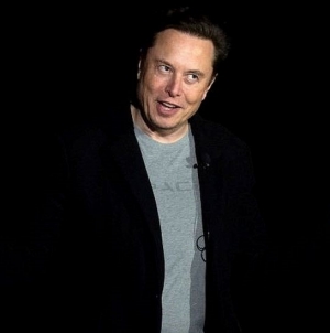 TORONTO: Elon Musk makes offer to buy Twitter