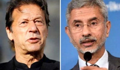 ISLAMABAD : Imran Khan commends India’s foreign policy, plays EAM Jaishankar’s clip at Lahore rally