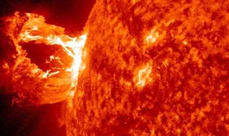 PARIS : Sun’s Upcoming Peak of Sunspot and Solar Flare Activity Could Set Records