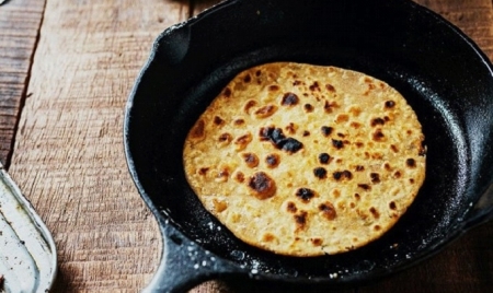 SINGAPORE CITY : India Wheat Export Ban Hits Chewy Chapati Eating Punjabis In Singapore