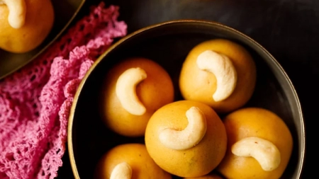 Besan Ladoo | Besan Ke Laddu