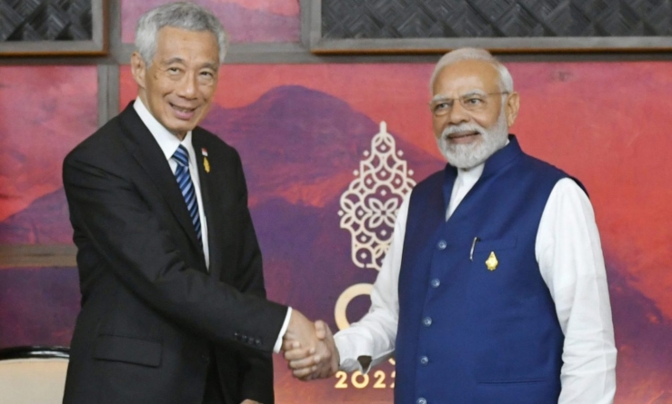 SINGAPORE CITY : Prime Minister’s meeting with the Prime Minister of Singapore on the sidelines of G-20 Summit in Bali