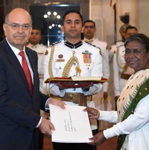 MUSCAT : Envoys of five nations present credentials to the President of India