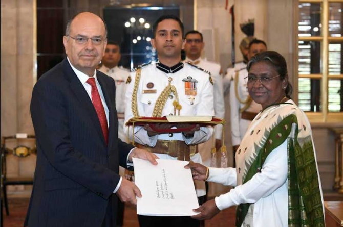 MUSCAT : Envoys of five nations present credentials to the President of India