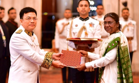 JUBA : Envoys of five nations present credentials to the President of India