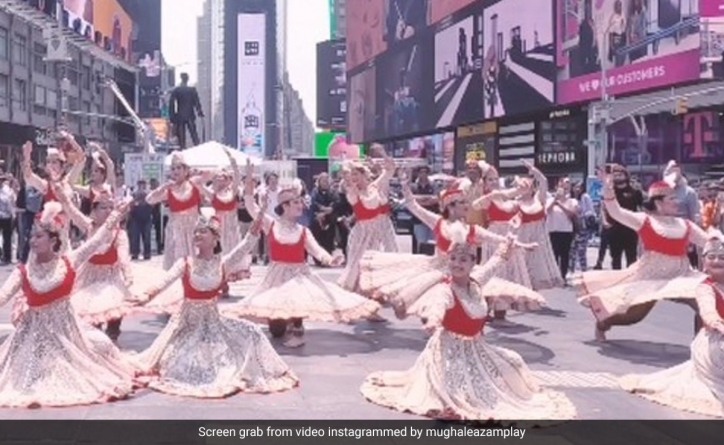NEW YORK: ‘Mughal-E-Azam’ Flash Mob At Times Square And An Iconic Hindi Song