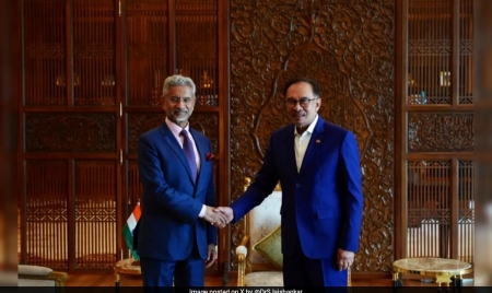 KUALA LUMPUR: S Jaishankar Discusses Cooperation In Technology, Defence With Malaysian PM