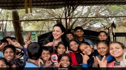 DUBAI: Indian Teacher Who Painted Murals In Slums Wins Global Teacher Prize