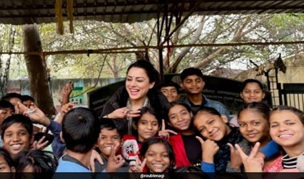 DUBAI: Indian Teacher Who Painted Murals In Slums Wins Global Teacher Prize